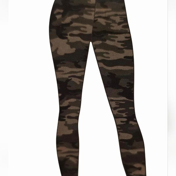 Bobbie Brooks Camo Leggings - Picture 1 of 5
